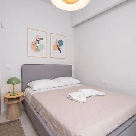 Aurelia Apartment